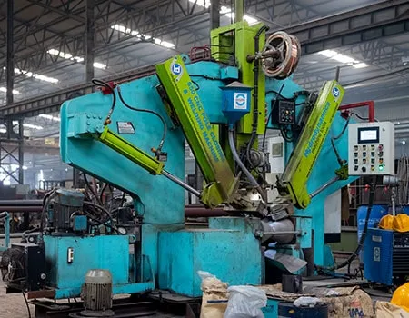 Pole closing machine